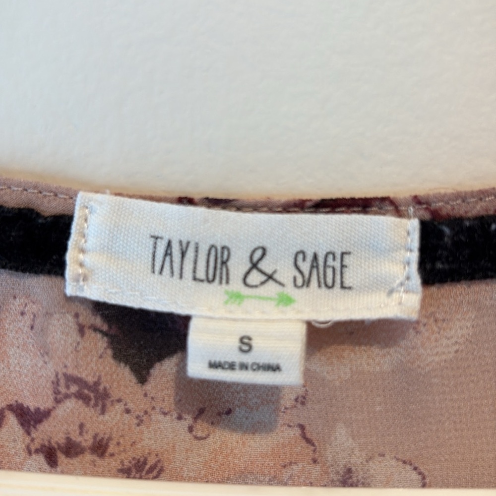 Taylor& Sage Sheer Floral Blouse - Picture 2 of 8